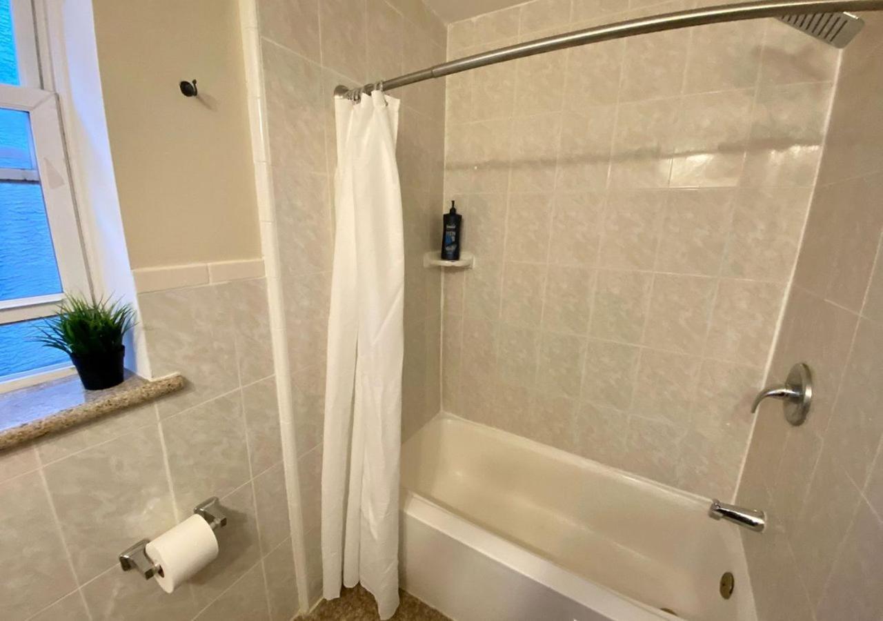 Historic Townhouse Oasis With En-Suite Bathroom Филаделфия Стая снимка